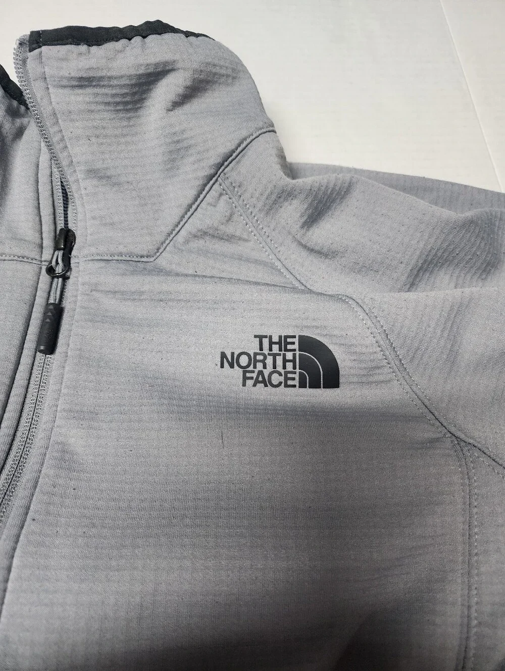 The North Face Men's Size Small Full Zippered Pocketed Gray Fleece Jacket